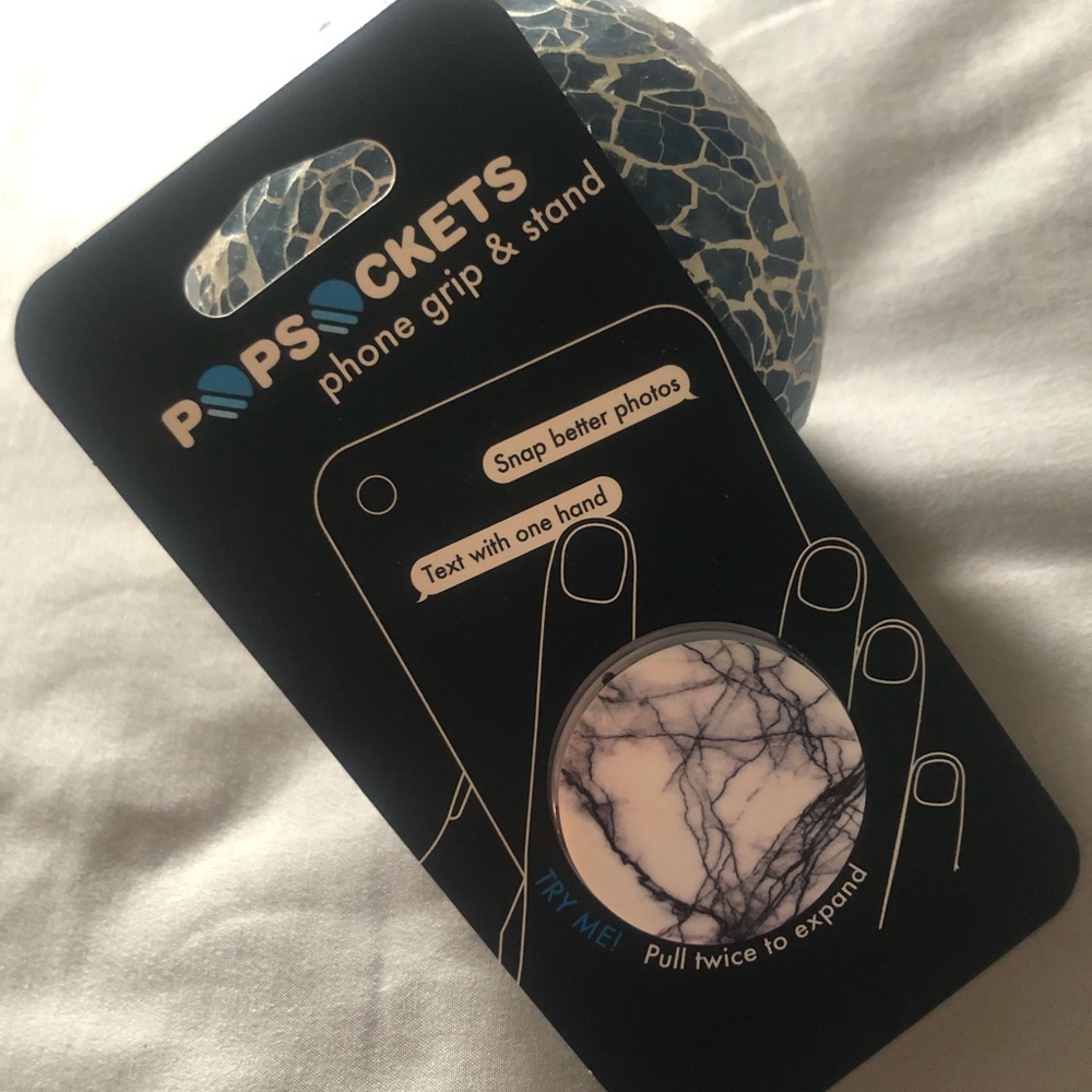 Black and White Marbleized Pop Socket
